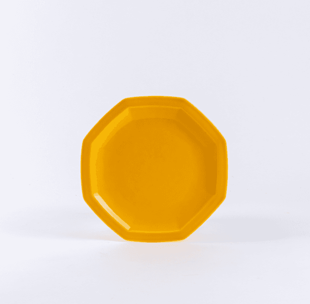 ogre la fabrique lassiette a dessert en porcelaine octogonale jaune moutarde 5 Ogre La Fabrique - L’assiette à dessert en porcelaine octogonale – Jaune moutarde