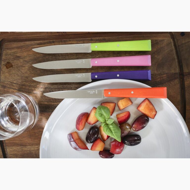 Opinel - Couteau de table N°125 Fuchsia - Lame lisse acier inoxydable 11 cm à steak - Manche Bois Charme - Made in France