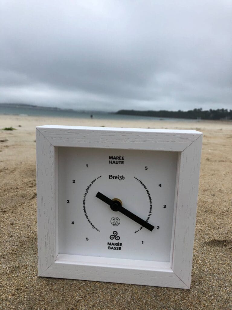 Les Pieds dans l'Eau - Horloge des marées