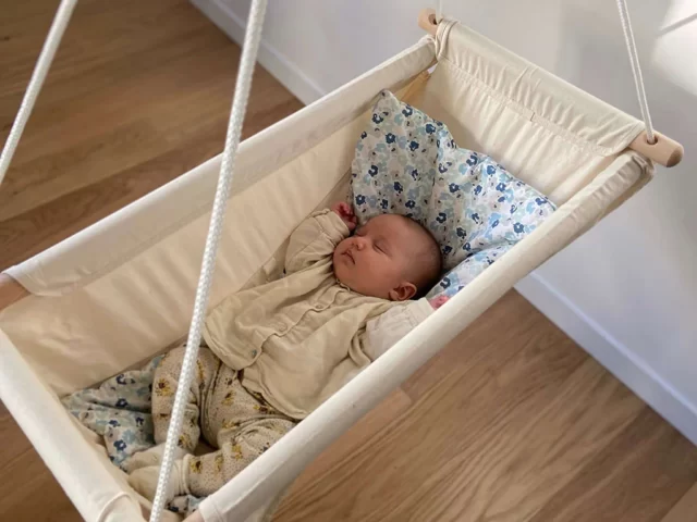 petite planete HAMAC POUR BEBE ZEBULHAMAC FABRIQUE EN FRANCE BEBE DE 3 MOIS QUI DORT 2048x2048 Petite Planète - Hamac pour ébé Zebul'hamac