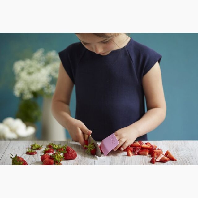 Opinel - Protège-doigt Rose - Accessoire Couteau de Cuisine pour Enfant - Essentiel Cuisiner - Le Petit Chef - Bouclier en plastique - Made in France