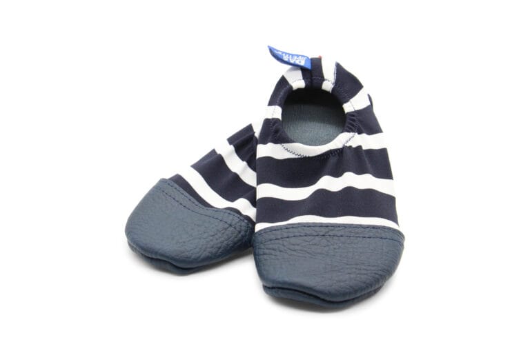 Chaussons sur fond blanc représentant le chausson souple de la marque Les Pas Petits