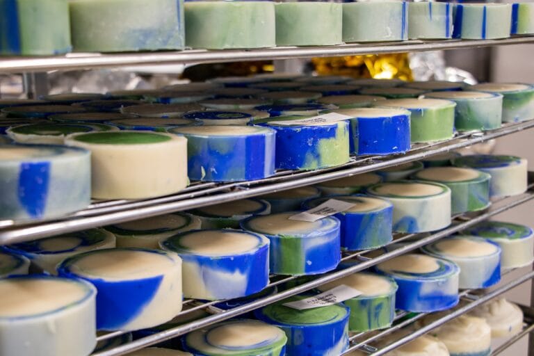 Louise Émoi - Atelier de fabrication de savons et produits cosmétiques