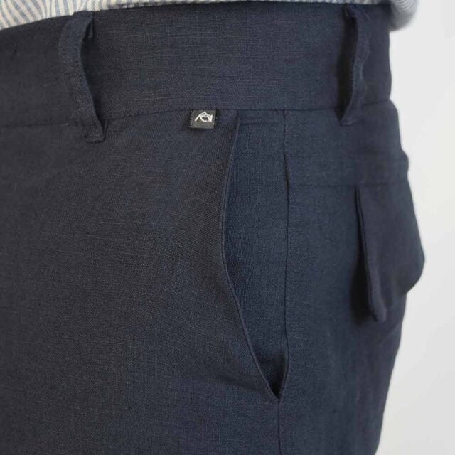 Aatise - le pantalon droit en lin avec poches italiennes zhineau tissu bleu marine