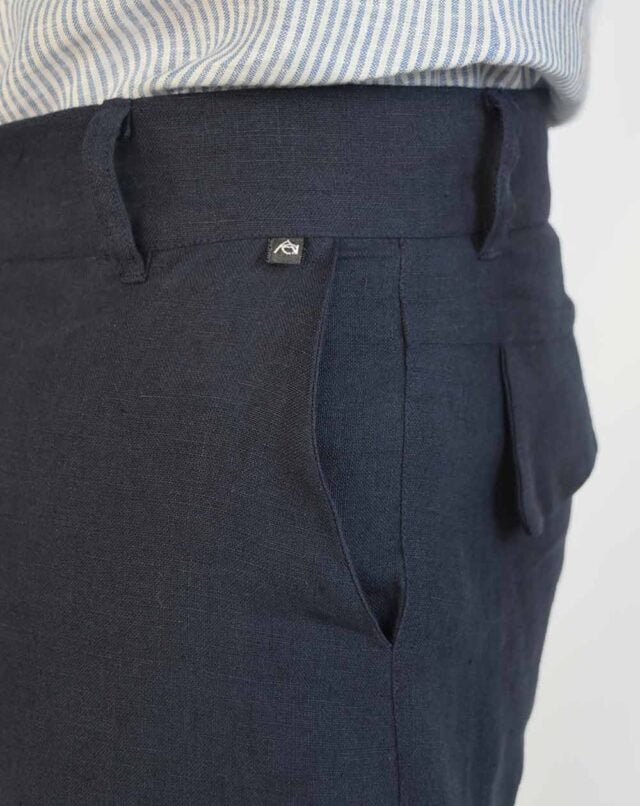 Aatise - le pantalon droit en lin avec poches italiennes zhineau tissu bleu marine