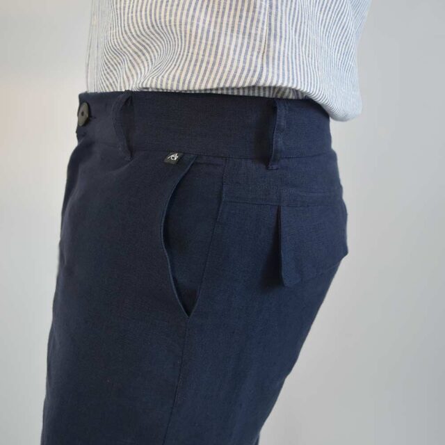 Aatise - le pantalon droit en lin avec poches italiennes zhineau tissu bleu marine