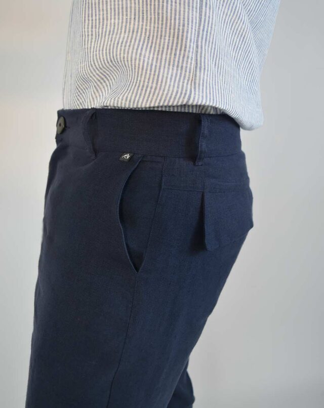 Aatise - le pantalon droit en lin avec poches italiennes zhineau tissu bleu marine