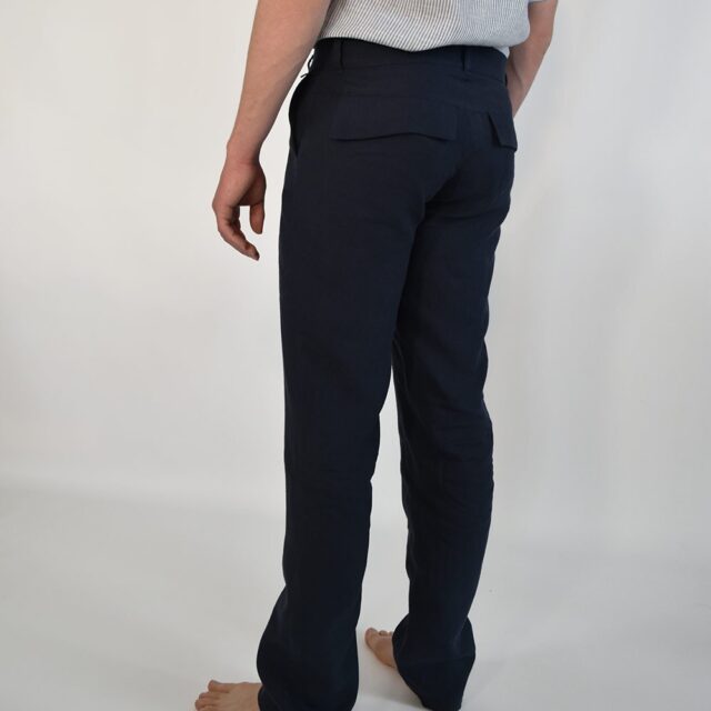 Aatise - le pantalon droit en lin avec poches italiennes zhineau tissu bleu marine