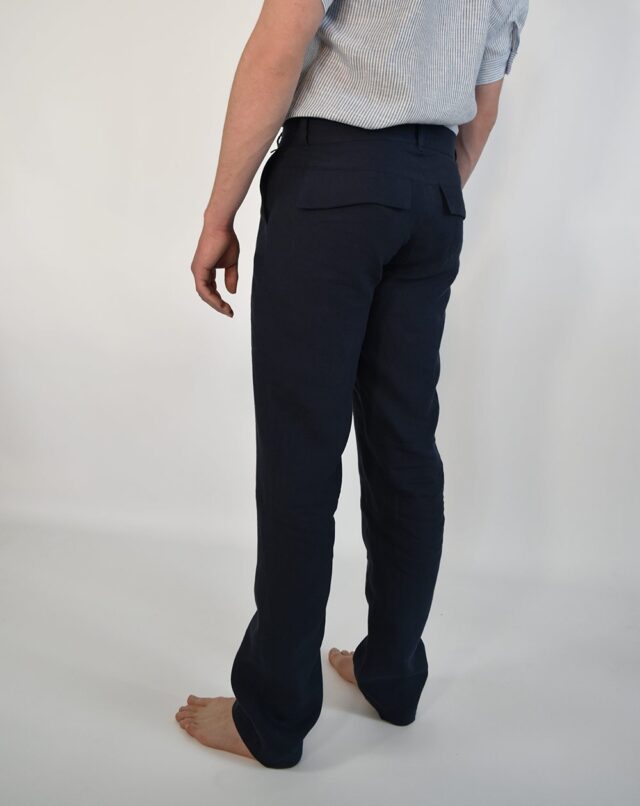 Aatise - le pantalon droit en lin avec poches italiennes zhineau tissu bleu marine