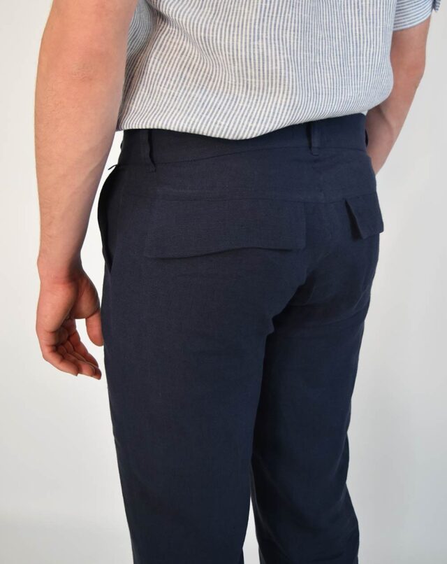 Aatise - le pantalon droit en lin avec poches italiennes zhineau tissu bleu marine