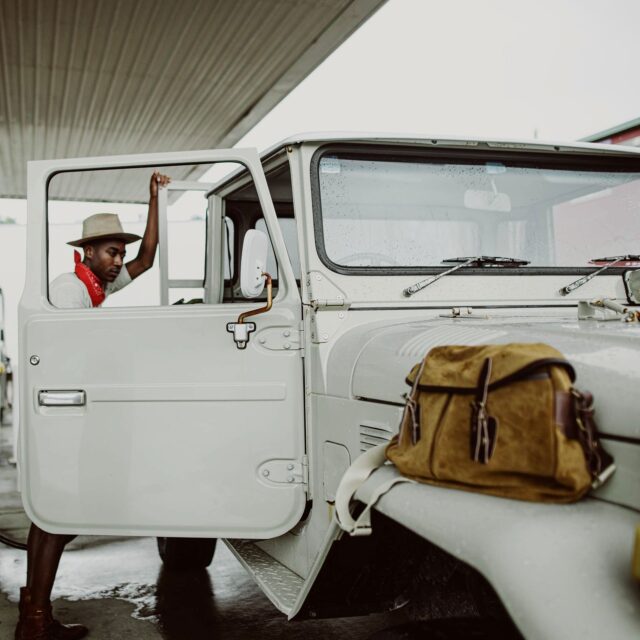 Bleu De Chauffe - Musette du Pêcheur M / Cuir Velours - Marron Noisette