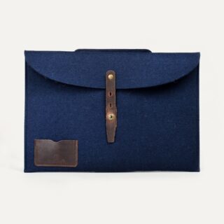 Protection ordinateur Misha 15 – Feutre Marine par la marque Bleu de Chauffe Bleu de Chauffe - Protection ordinateur Misha 15 – Feutre Marine
