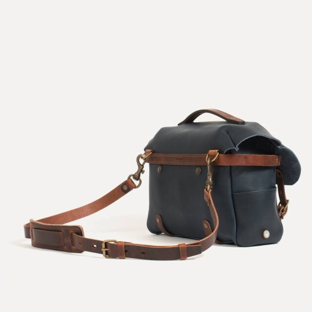 Bleu De Chauffe - Sac photo Bologne S en cuir - Bleu Marin