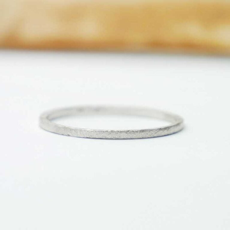 Désirée Schmidt - Bague très fine sablée empilable argent 925 recyclé pour femme et pour homme