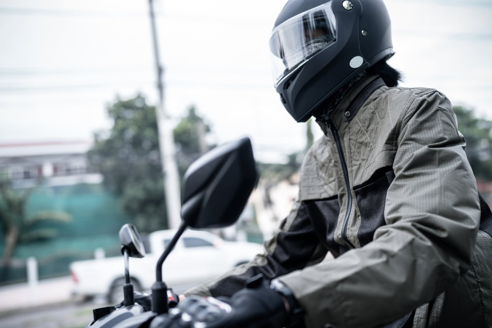 Solly Azar - Assurance deux roues moto