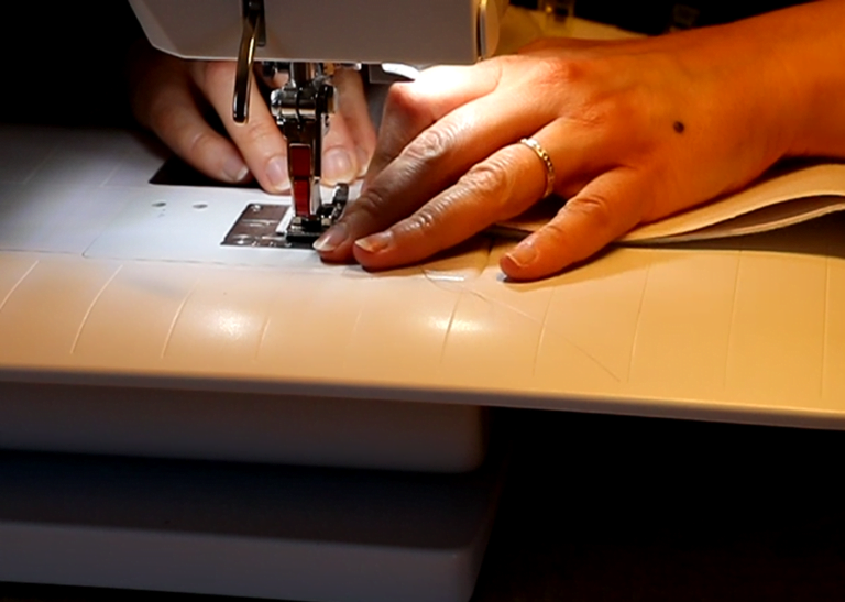 theane atelier mains sur machine 86837804f046e983d3ce718902f84610 THEANE - Atelier
