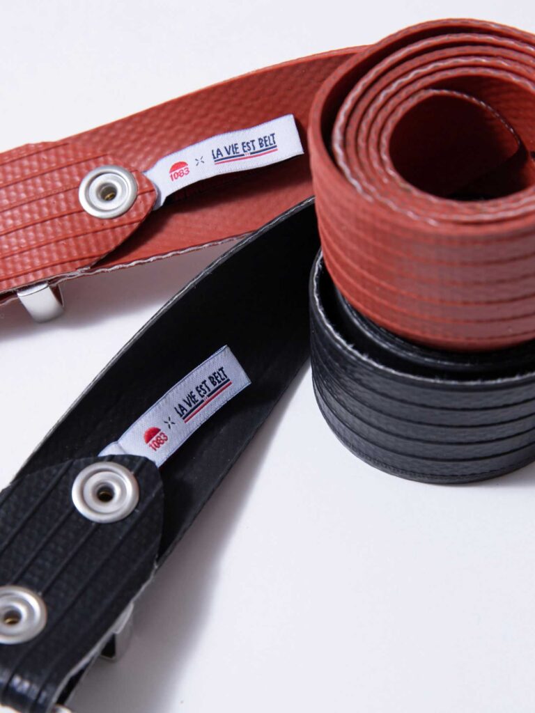 1083 - CEINTURE 802 VOLONTAIRE LA VIE EST BELT surcyclee rouge Unisexe