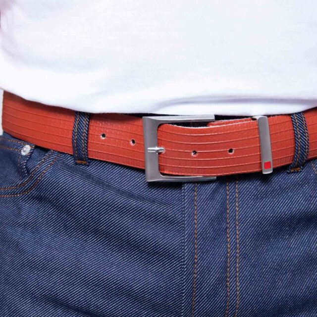 1083 - CEINTURE 802 VOLONTAIRE LA VIE EST BELT surcyclee rouge Unisexe