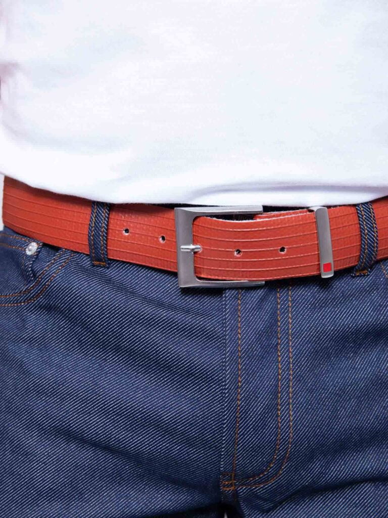 1083 - CEINTURE 802 VOLONTAIRE LA VIE EST BELT surcyclee rouge Unisexe