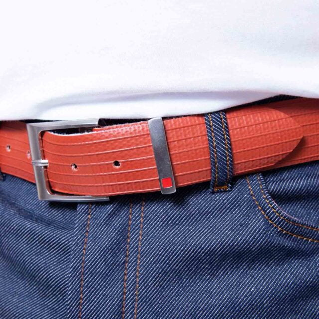 1083 - CEINTURE 802 VOLONTAIRE LA VIE EST BELT surcyclee rouge Unisexe