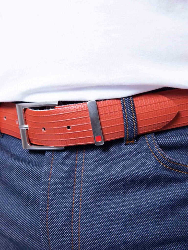 1083 - CEINTURE 802 VOLONTAIRE LA VIE EST BELT surcyclee rouge Unisexe