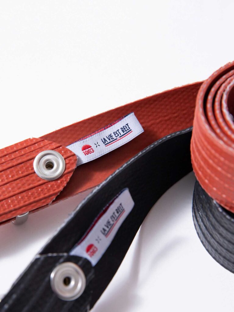 1083 - CEINTURE 803 VOLONTAIRE LA VIE EST BELT surcyclee rouge Unisexe