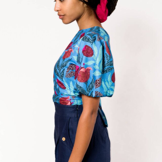 Nevice - Blouse bleue à fleurs