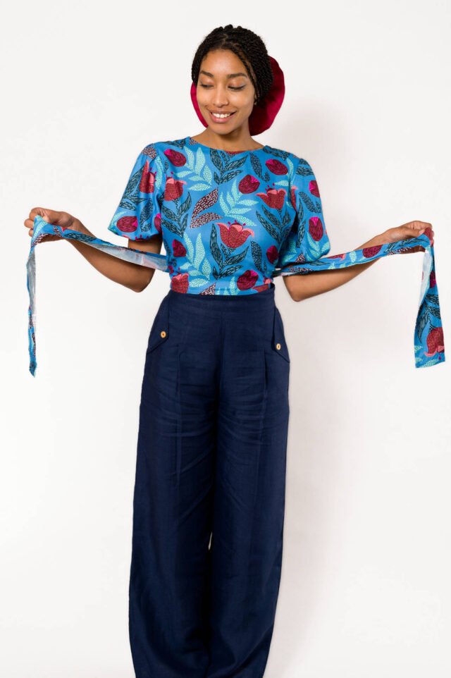 Nevice - Blouse bleue à fleurs