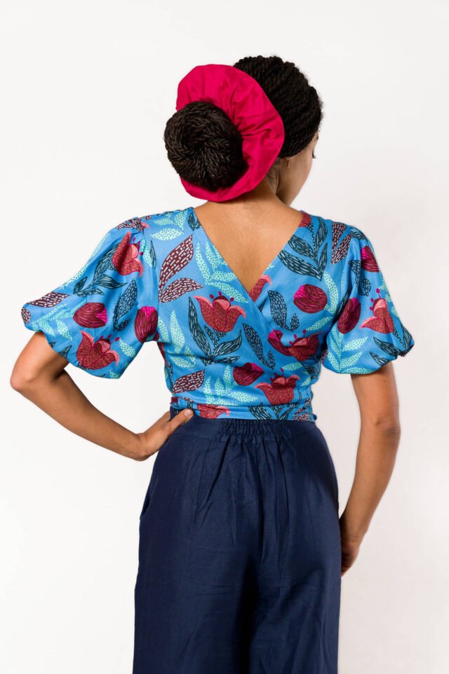 Nevice - Blouse bleue à fleurs