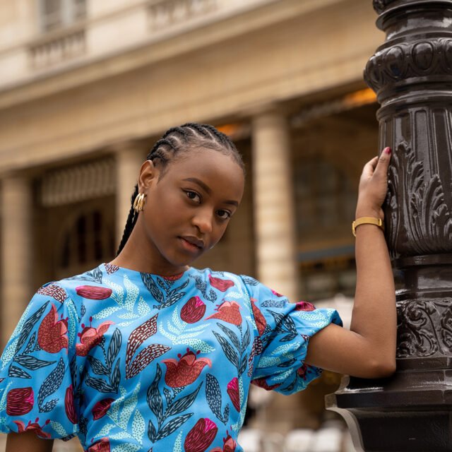 Nevice - Blouse bleue à fleurs