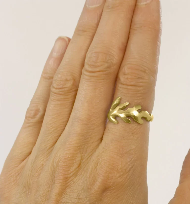 Histoire botanique bague feuille bronze Bague inspirée de la forme d'une feuille de Cyprès
