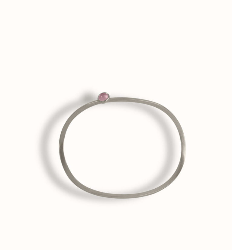 bracelet et pierre de couleur