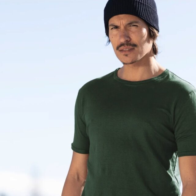 T-shirt en lin français avec un tricotage de 210g/m pour qu'il ne se déforme pas)