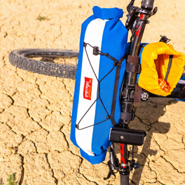 Sacoche bikepacking de guidon Grizzli • Atelier Velocidade - Sacoches et bagagerie pour vélo