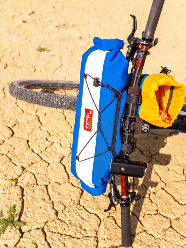 Sacoche bikepacking de guidon Grizzli • Atelier Velocidade - Sacoches et bagagerie pour vélo