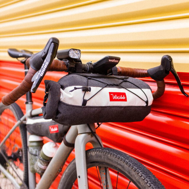 Sacoche bikepacking de guidon Grizzli • Atelier Velocidade - Sacoches et bagagerie pour vélo