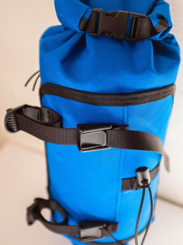 Sacoche bikepacking de guidon Grizzli • Atelier Velocidade - Sacoches et bagagerie pour vélo