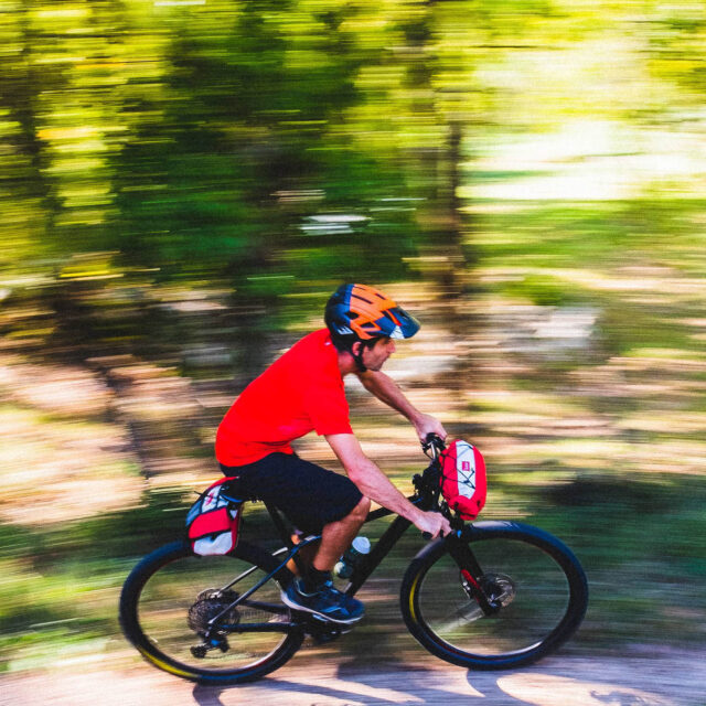 Sacoche bikepacking de guidon Grizzli • Atelier Velocidade - Sacoches et bagagerie pour vélo