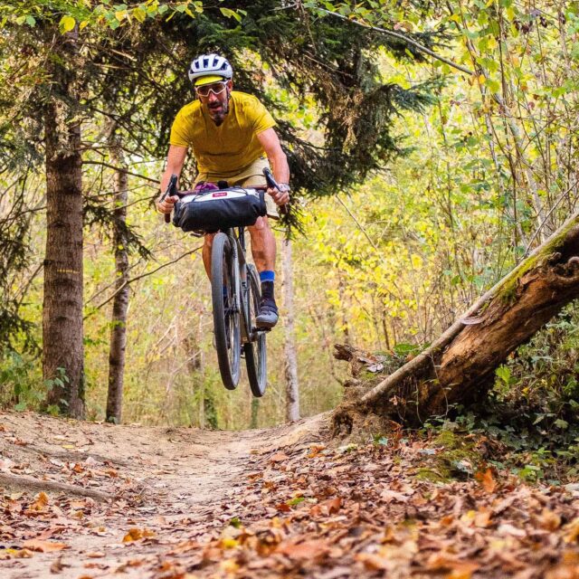 Sacoche bikepacking de guidon Grizzli • Atelier Velocidade - Sacoches et bagagerie pour vélo