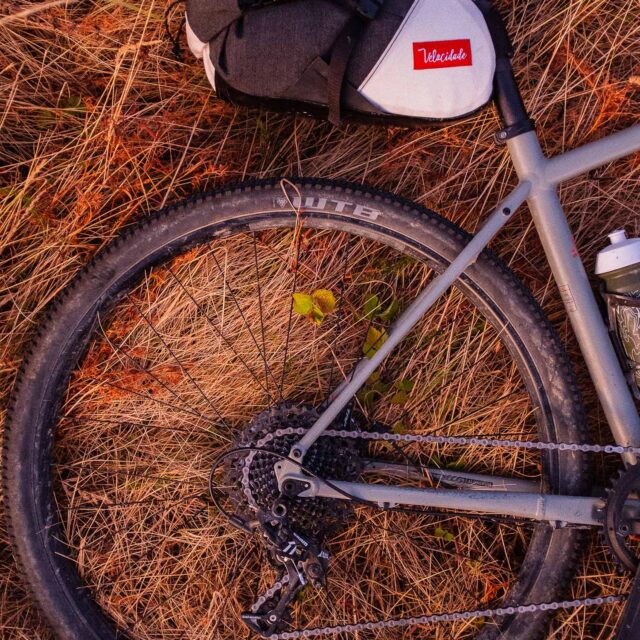 Sacoche selle bikepacking Volcano • Atelier Velocidade - Sacoches et bagagerie pour vélo