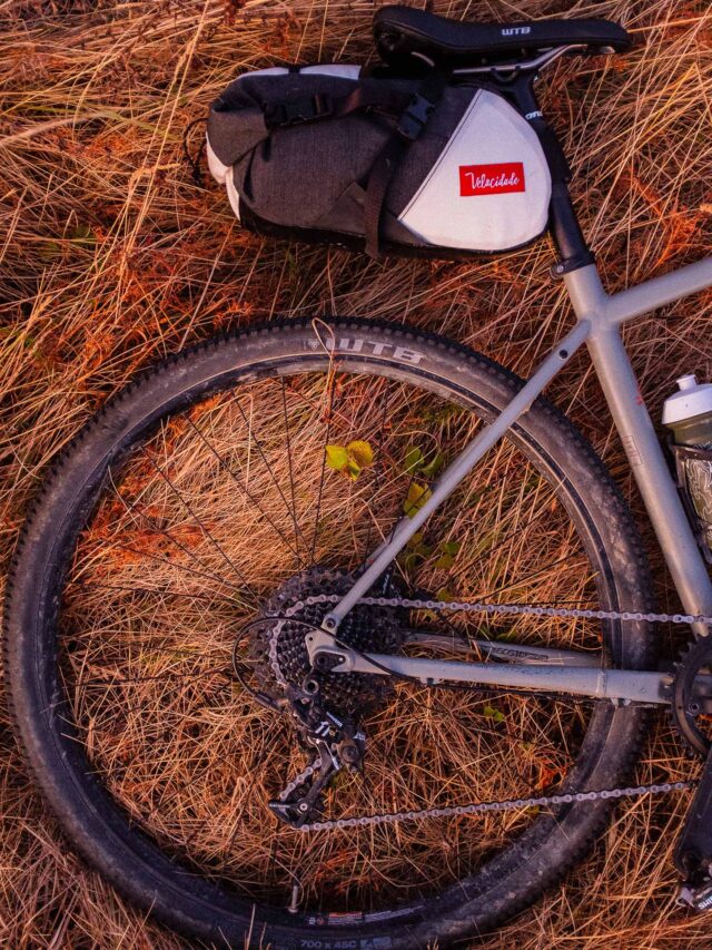 Sacoche selle bikepacking Volcano • Atelier Velocidade - Sacoches et bagagerie pour vélo