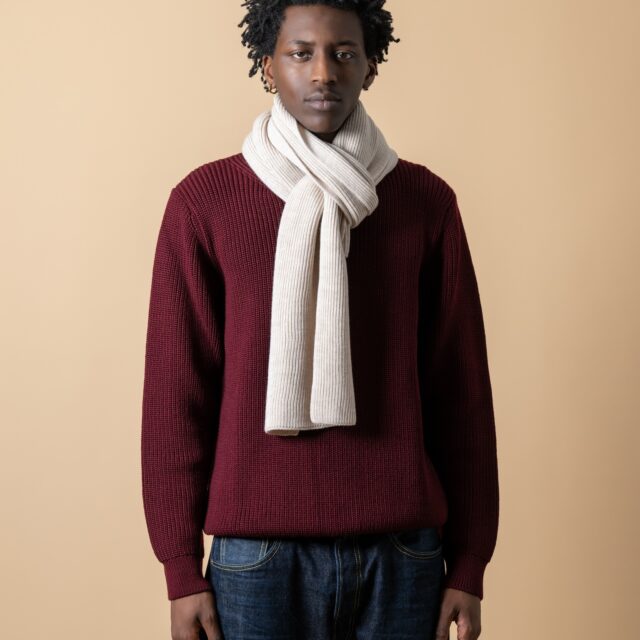 Pull Vasken col rond bordeaux avec écharpe Loris écru