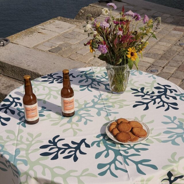 Fleur de Soleil - Nappe enduite ronde ou ovale Corail vert