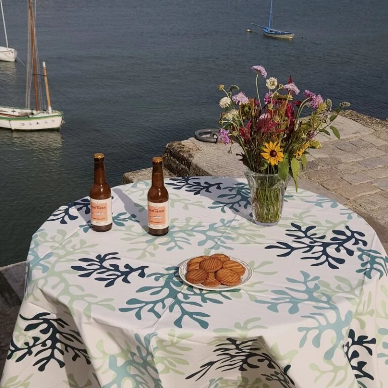 nappe enduite ronde ou ovale corail vert Fleur de Soleil - Nappe enduite ronde ou ovale Corail vert