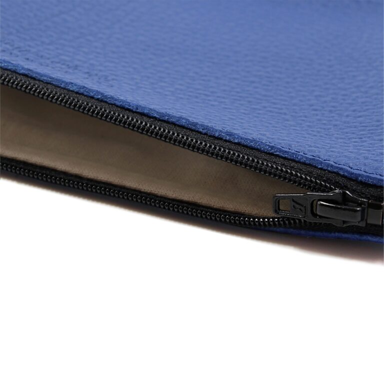 JULES & JENN - Pochette en cuir grainé upcyclé bleu