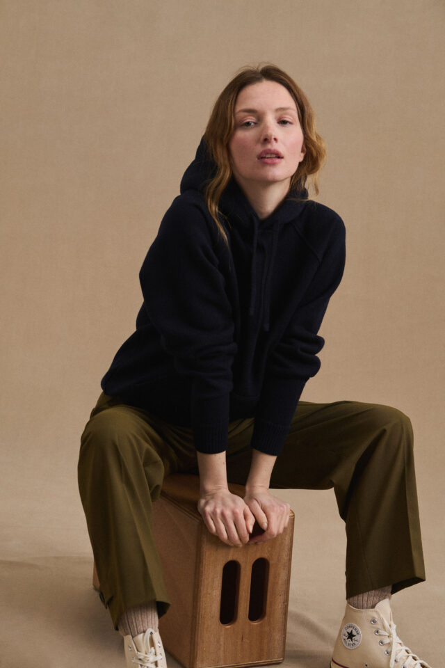 Le Minor - Hoodie bleu marine en laine mérinos pour femme