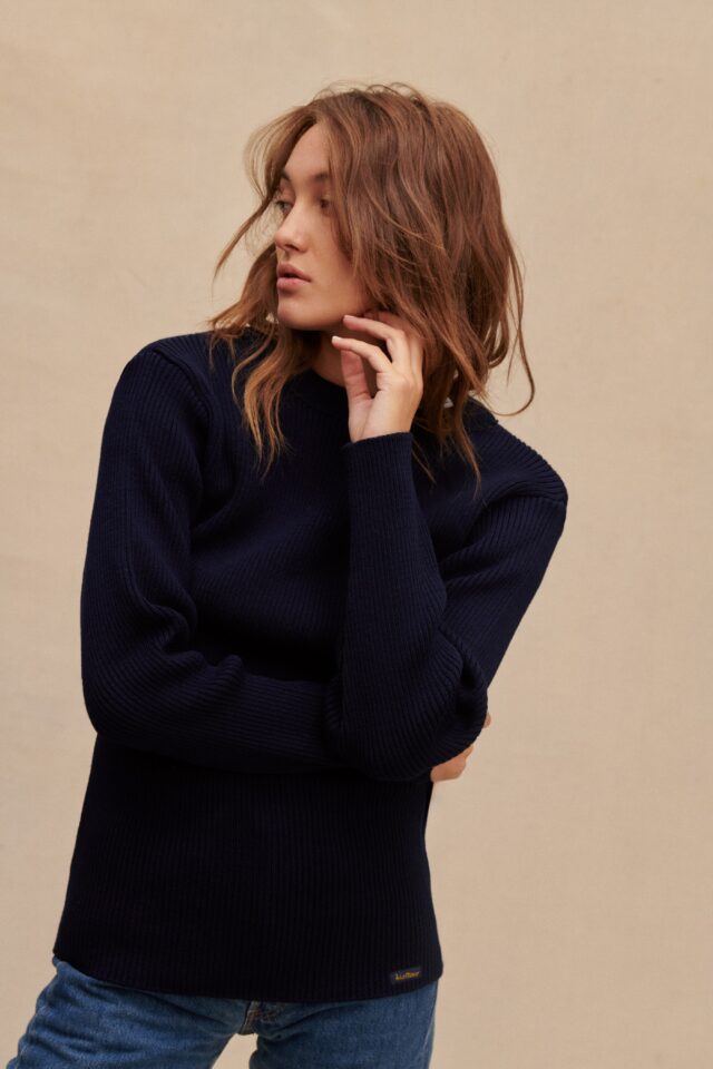 Pull bleu marine d’inspiration militaire pour femme par la marque Le Minor Le Minor - Pull bleu marine d’inspiration militaire pour femme