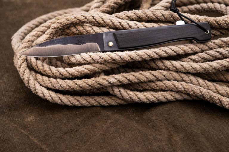 Couteaux Morta - Couteau Morta à pompe arrière brut de forge Sans Ivoire Sans Fourreau clip