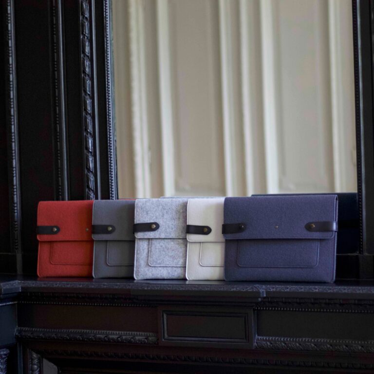 Saint-Lazare - Pochette ordinateur Made in France - Majorelle