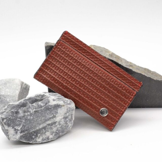 Saint-Lazare - Porte-cartes rouge en lance à incendie